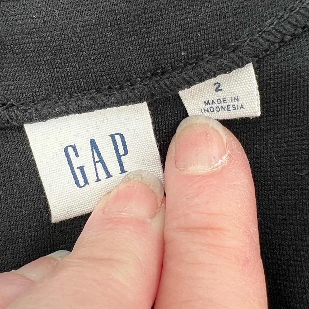 GAP LITTLE BLACK DRESS WITH‎ CAP SLEEVES AND BACK ZIPPER, CUTE AND CASUAL - Picture 8 of 10